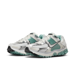 W NIKE ZOOM VOMERO 5