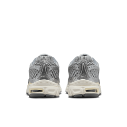 NIKE AIR MAX MOTO 2K