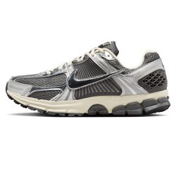 NIKE ZOOM VOMERO 5