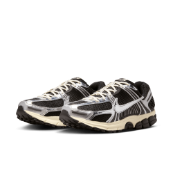NIKE ZOOM VOMERO 5