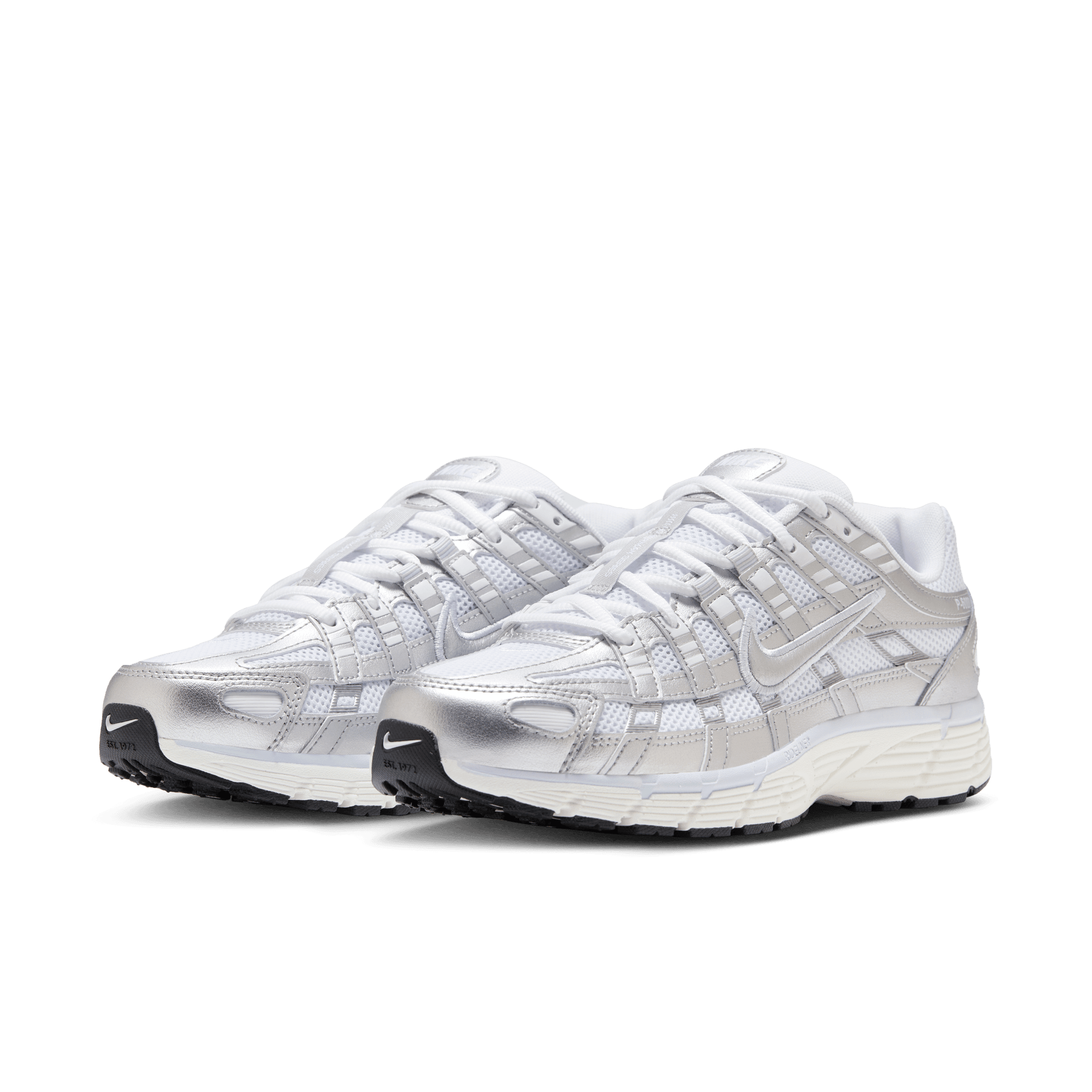 W NIKE P-6000