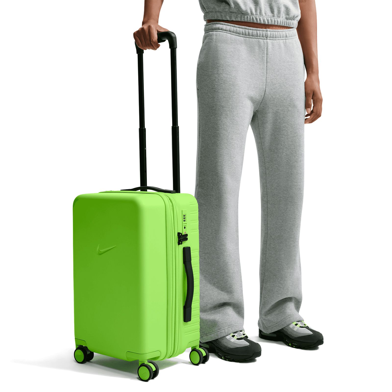 NIKE 22IN HARDSHELL LUGGAGE